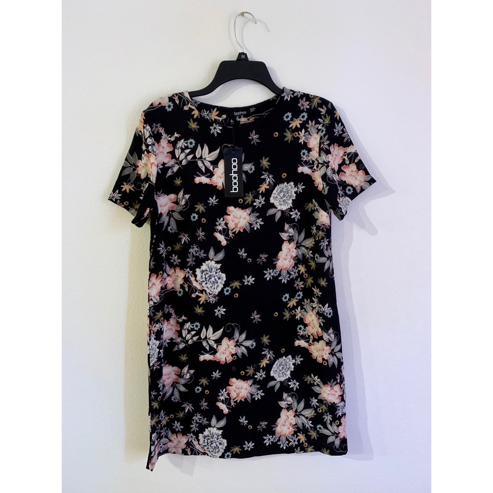 💕NWT Floral Boohoo Dress